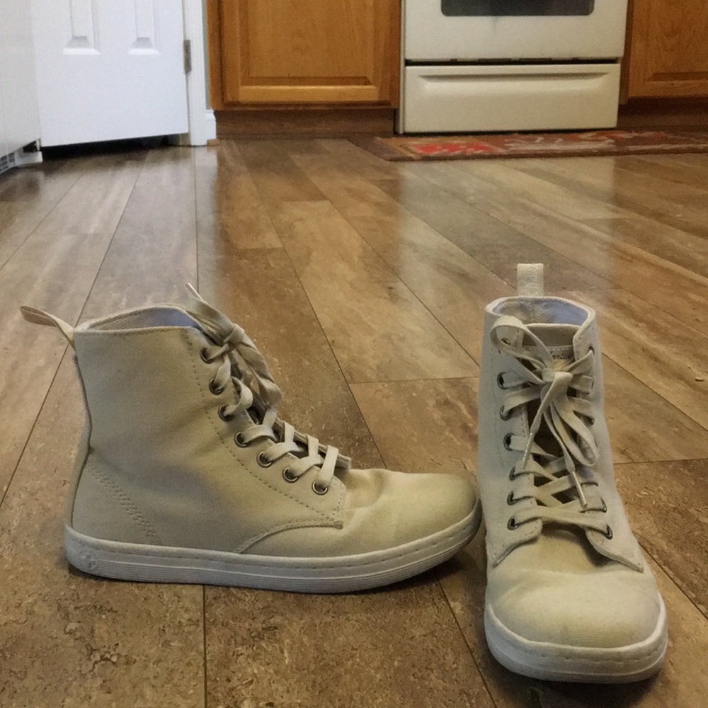 Cream Dr. Martens Hackney boots